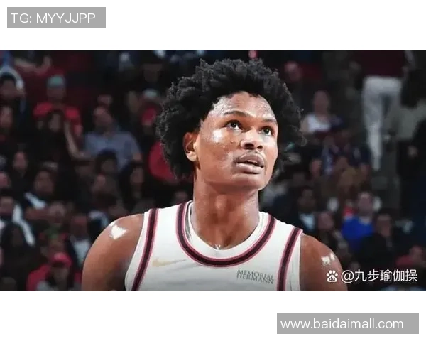 场均8.2分！汤普森断崖下滑，4场关键球0上台，5000万合同要烂？